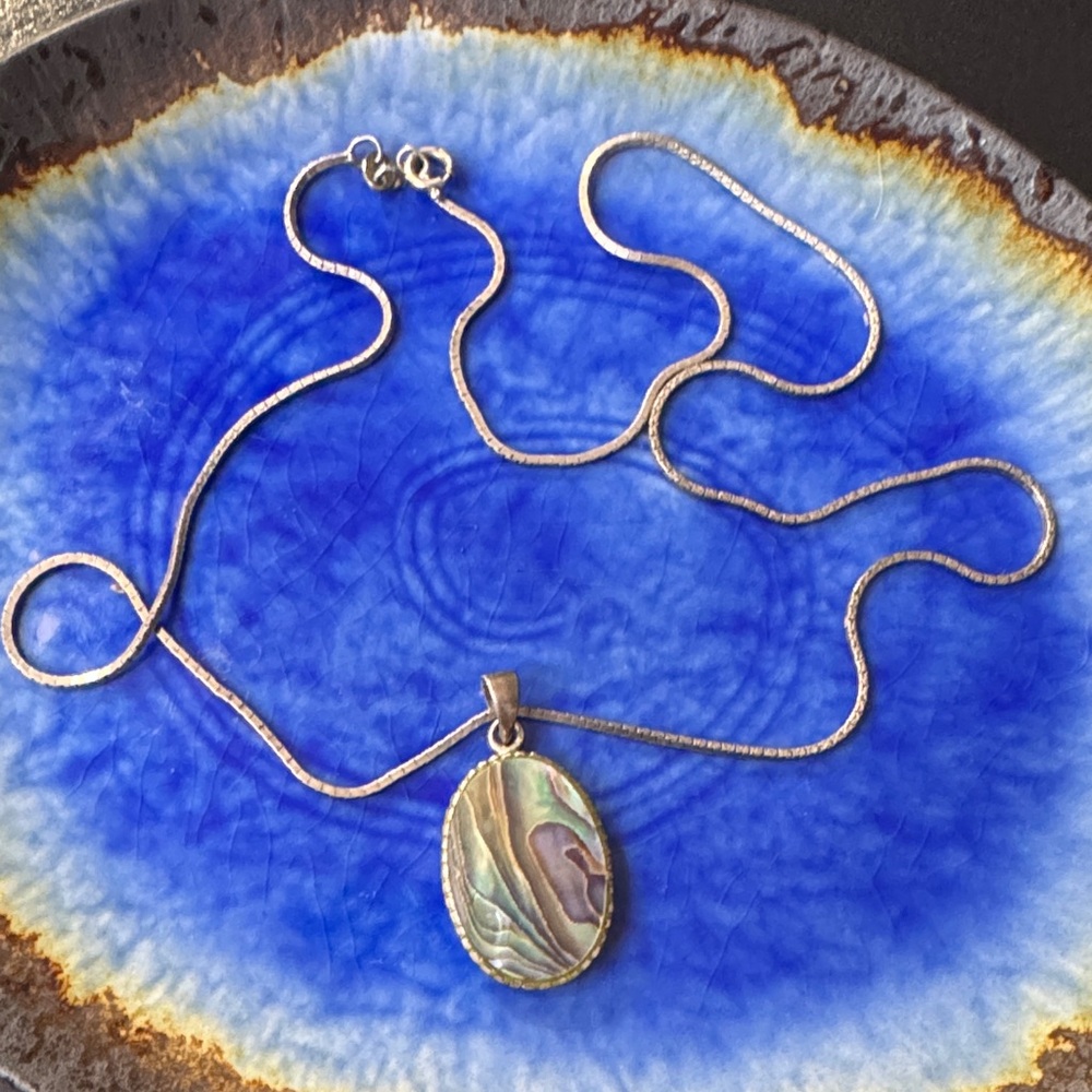 Silver Oval Abalone Shell Pendant Necklace